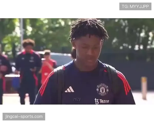 官方：曼联与18岁青训中场签订首份职业合同，被视为未来核心